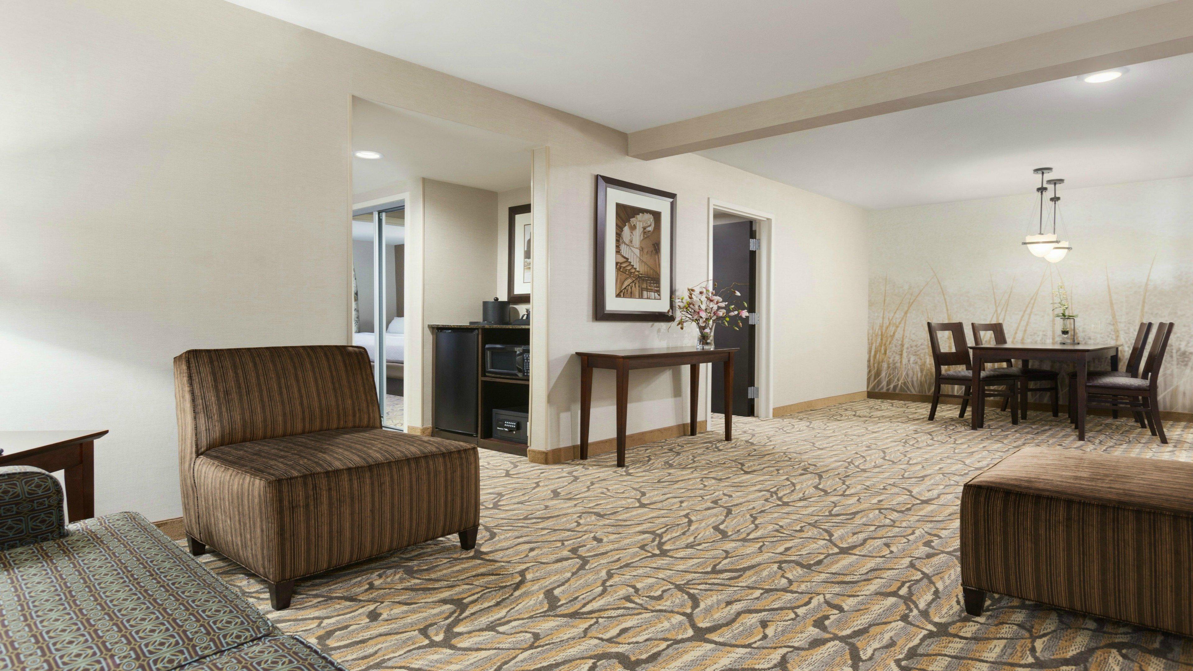 Holiday Inn Hotel & Suites Gateway By Ihg Вильямсбург Экстерьер фото