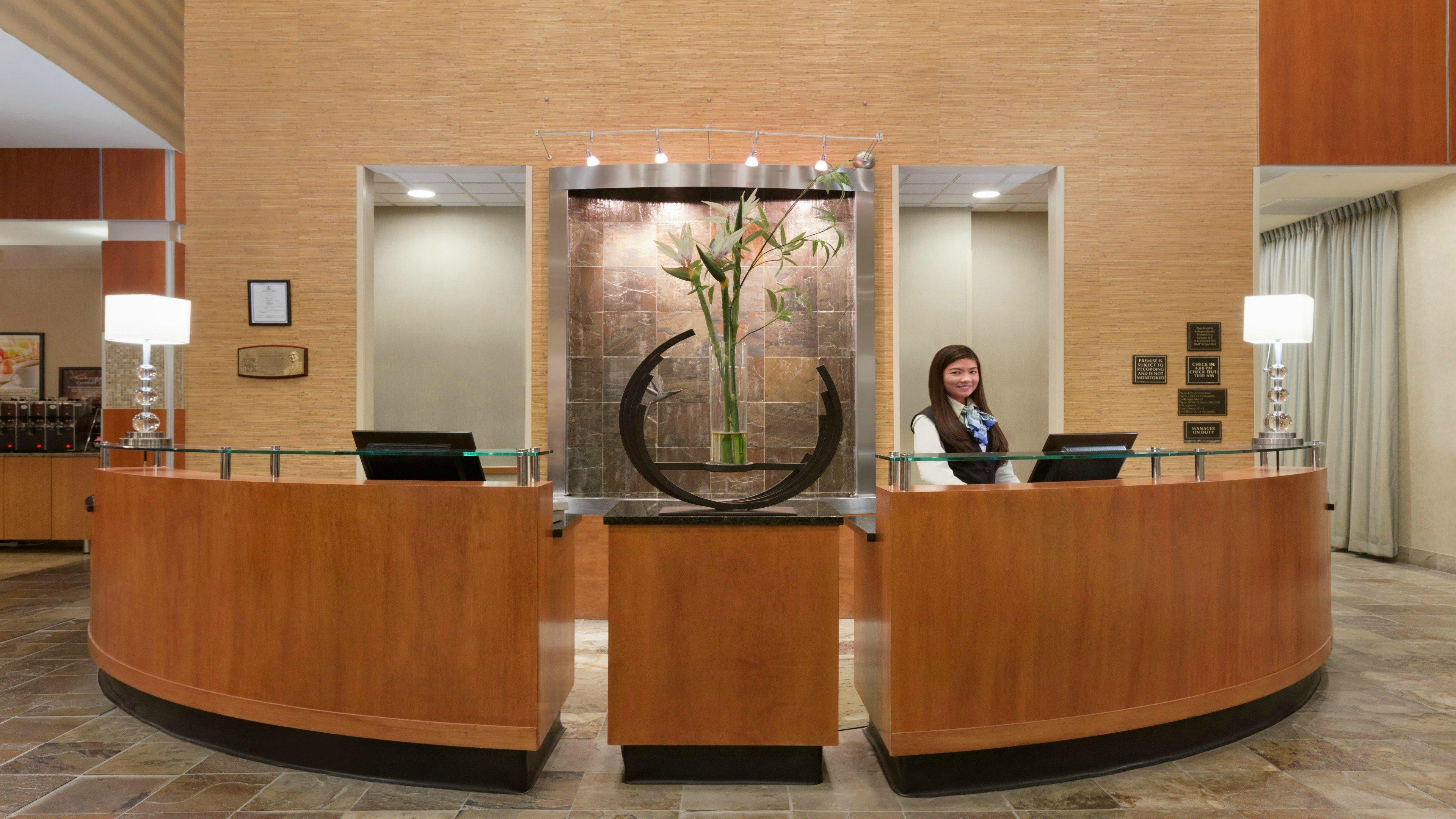 Holiday Inn Hotel & Suites Gateway By Ihg Вильямсбург Экстерьер фото