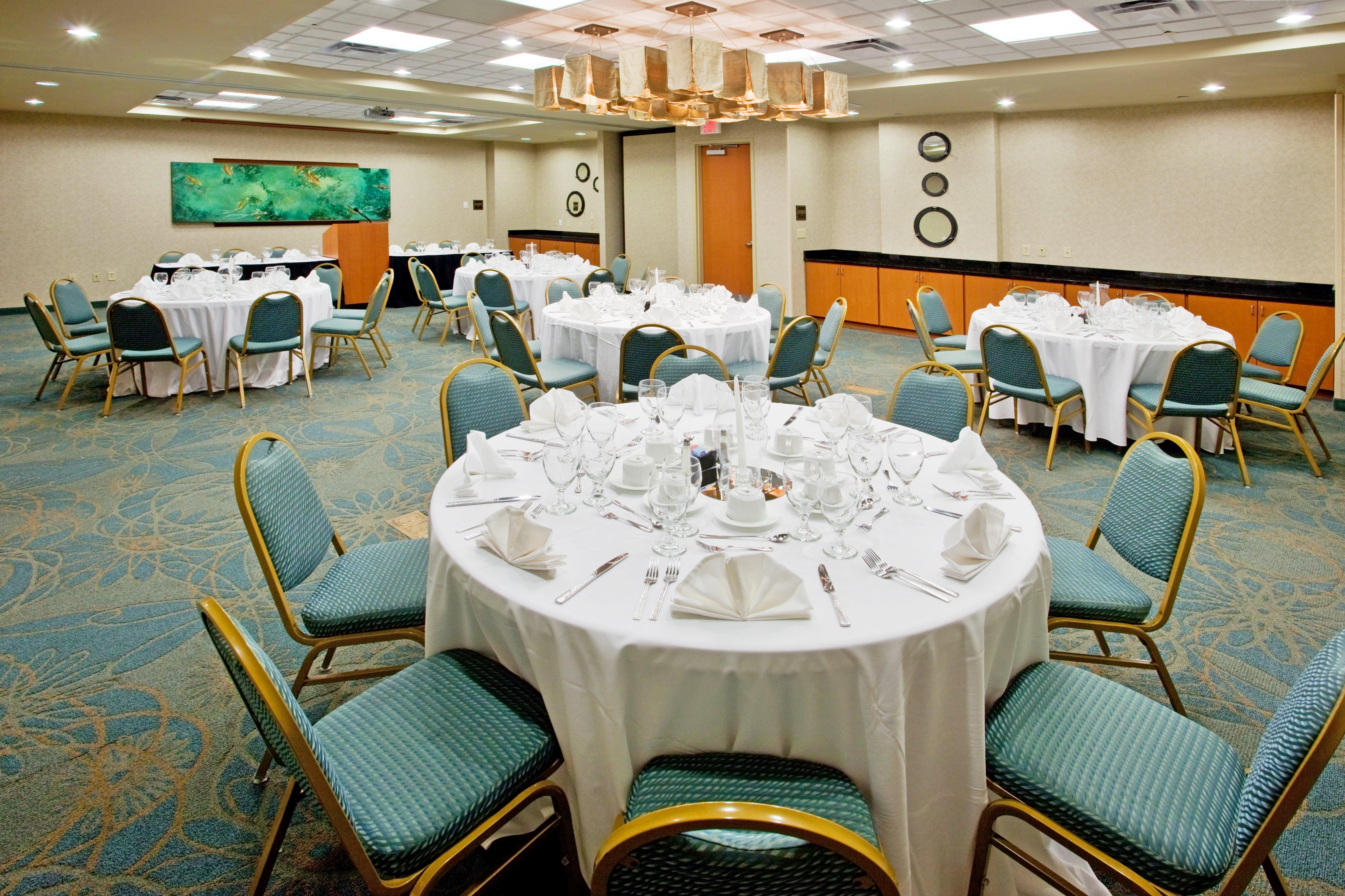 Holiday Inn Hotel & Suites Gateway By Ihg Вильямсбург Экстерьер фото