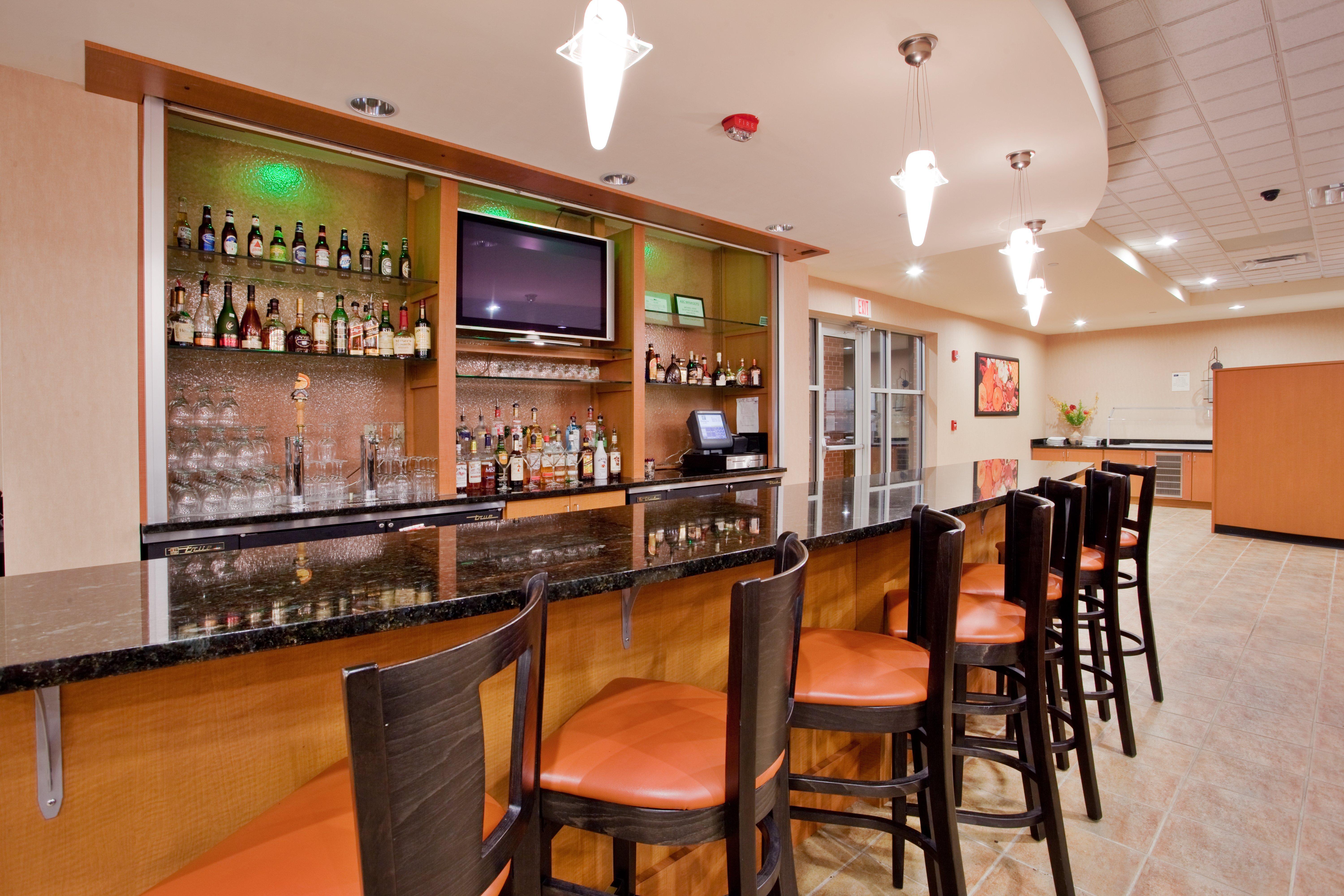 Holiday Inn Hotel & Suites Gateway By Ihg Вильямсбург Экстерьер фото