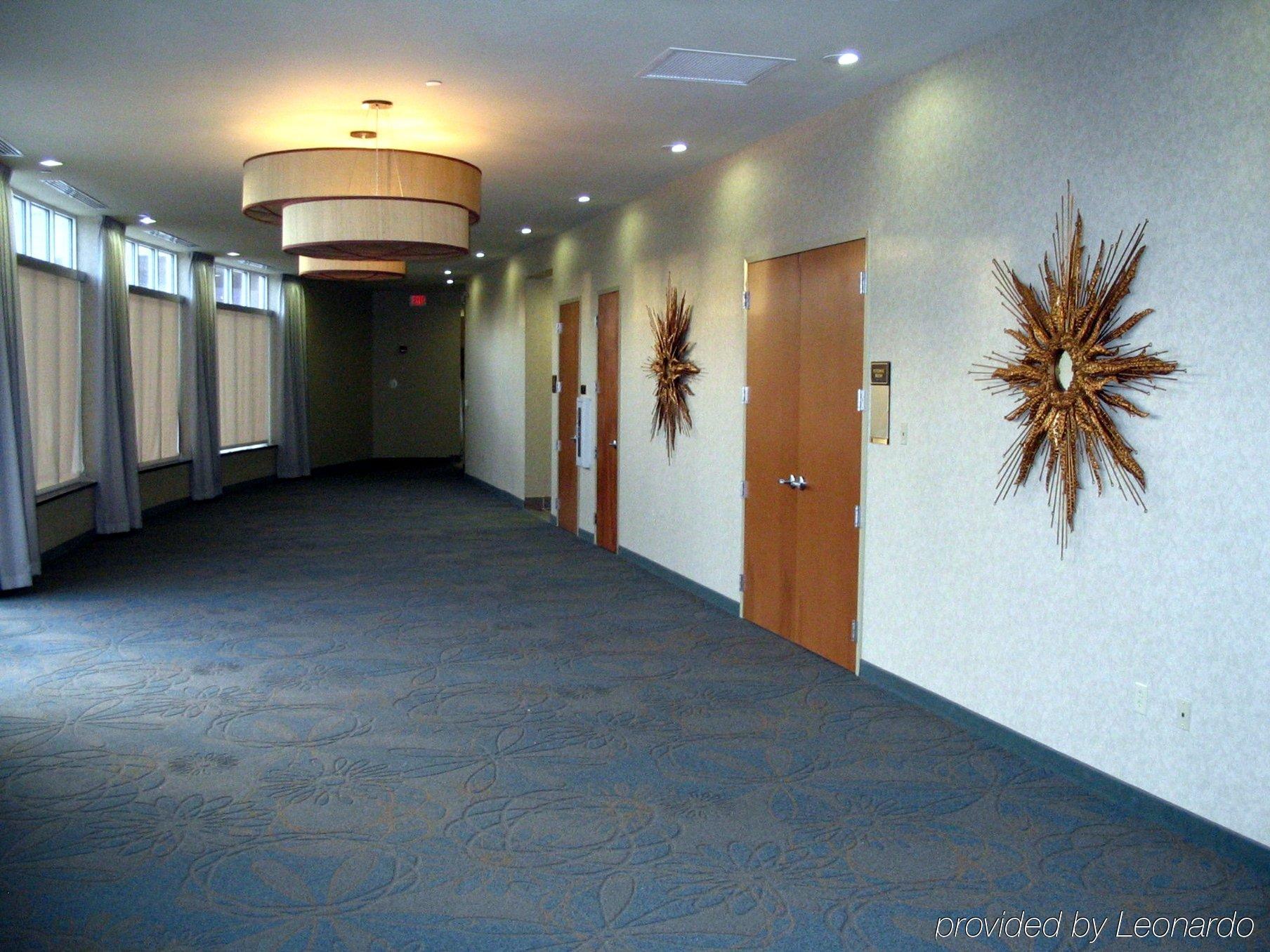 Holiday Inn Hotel & Suites Gateway By Ihg Вильямсбург Экстерьер фото