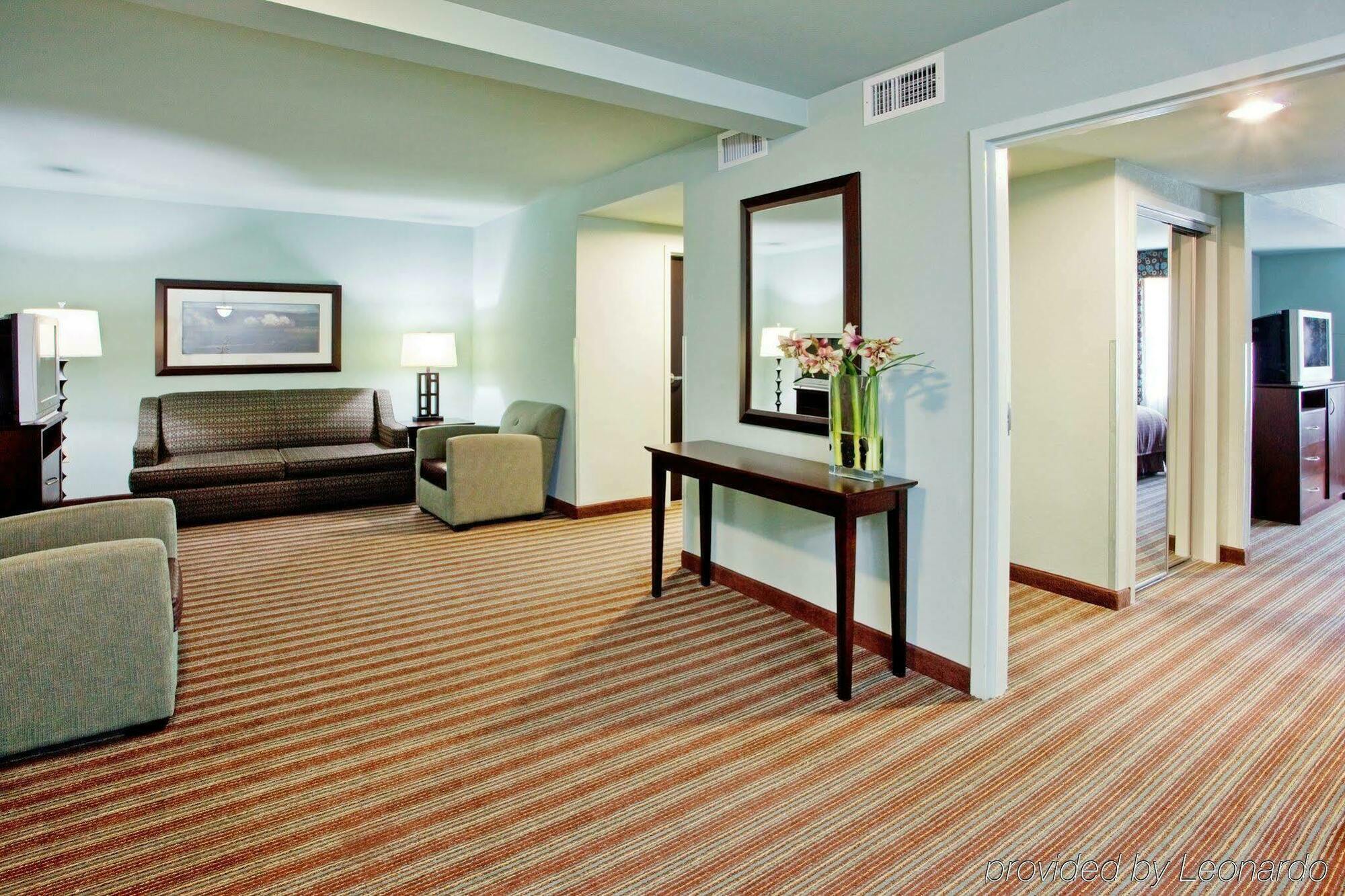 Holiday Inn Hotel & Suites Gateway By Ihg Вильямсбург Экстерьер фото